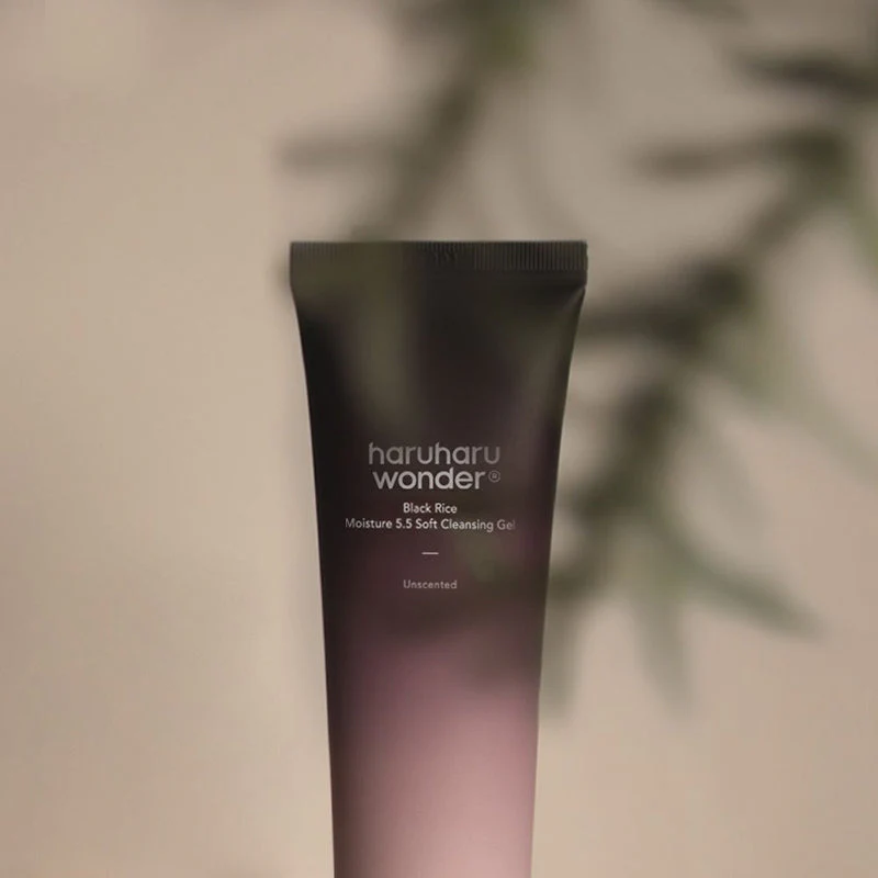 Black Rice Moisture 5.5 Soft Cleansing Gel - Image 2