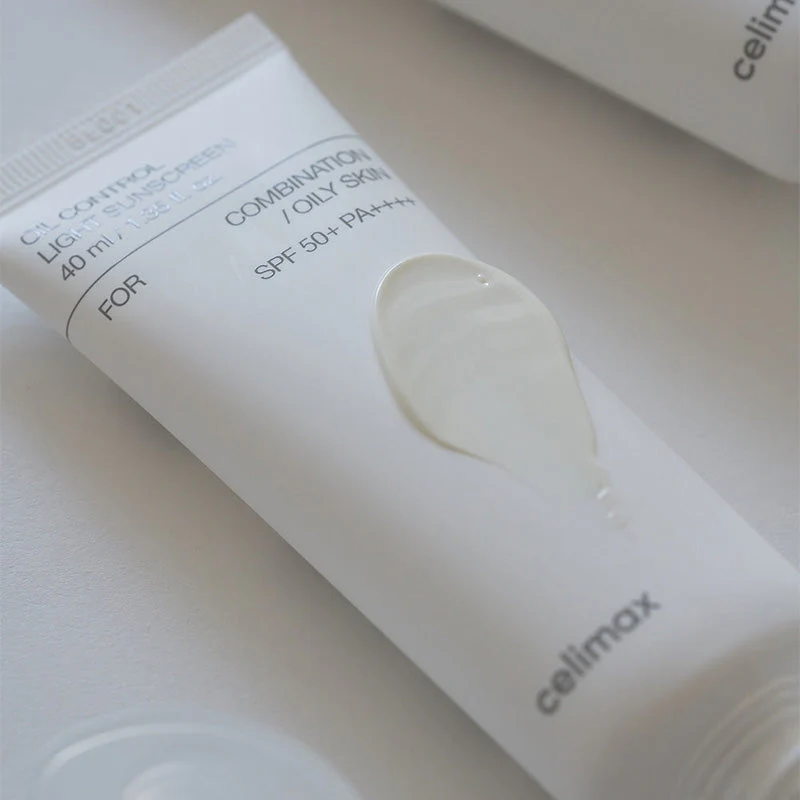 Oil Control Light Sunscreen - Image 2