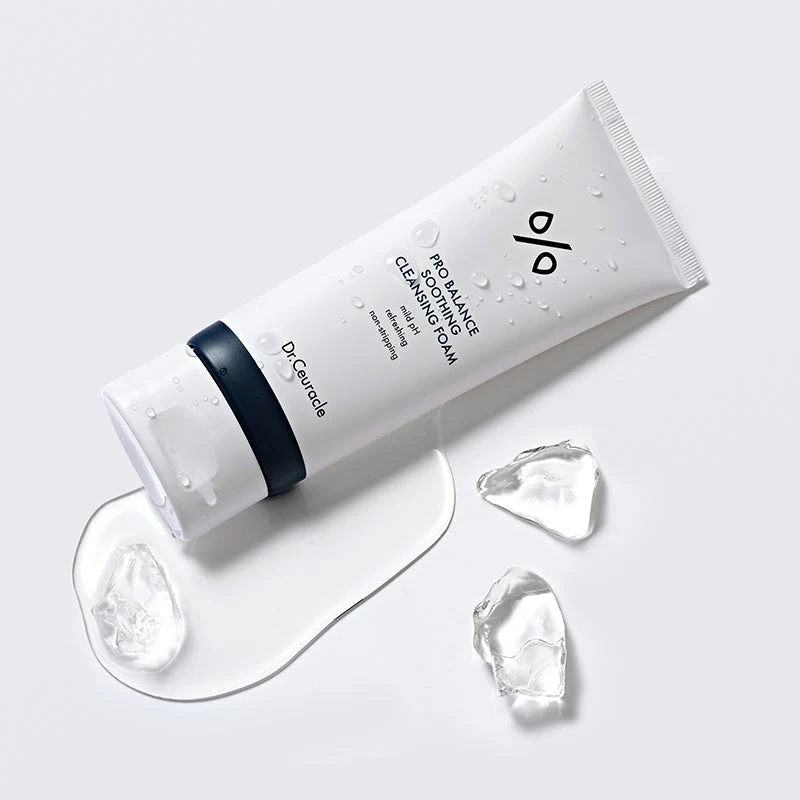 Pro Balance Soothing Cleansing Foam - Image 5
